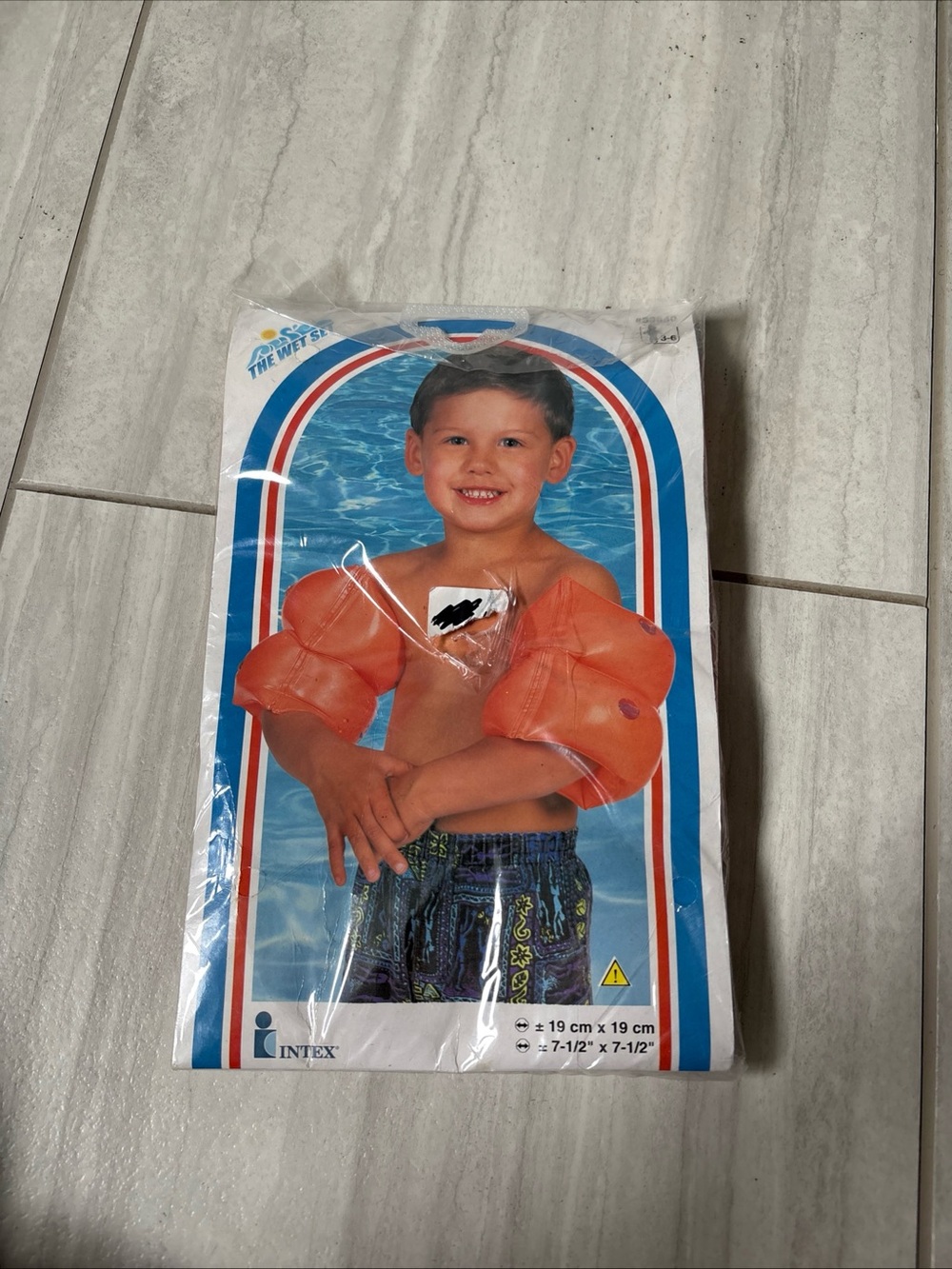 One set of index arm floats and one 30” inflatable swim tub